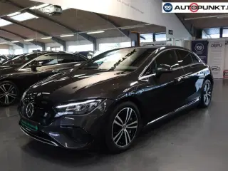 Mercedes EQE350  Electric Art