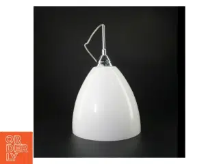 Hvid pendellampe (str. H. 38 cm ø. 21,5 cm)