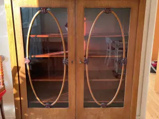 Antik vitrineskab med glaslåge