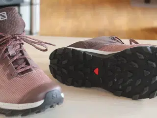 Salomon sneakers/kort støvle