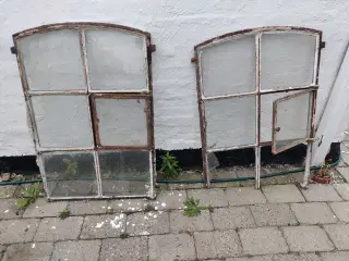 2 x Gamle stald vinduer i jern