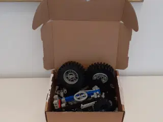 LEGO Technic - 150 stk diverse dele (inkl. motor)