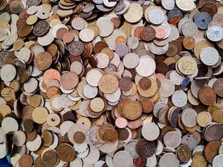Et kilo mønter fra hele verden kun for 79 kr 