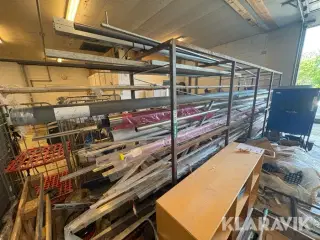 Jernstativ med indhold