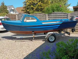 Nordeck 15 med ratstyring, 15 hk suzuki, trailer.