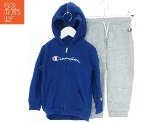 Champion joggingsæt til børn fra Champion (str. 98)