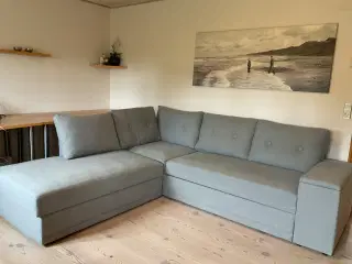 Lys grå sovesofa fra Ilva incl top madras