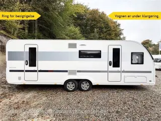 2021 - Adria Adora 673 PK   Dobbeltseng-Køjer-Alde-Gulvvarme-Telt