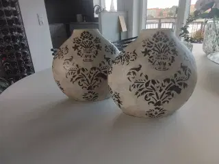 To flotte pynte krukker 