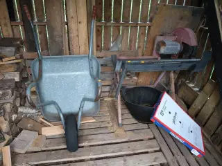 Trillebør, bordsav, trappestige, sækkevogn m.m.