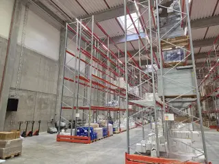 Højlager med ramper udlejes