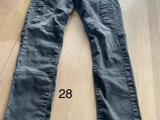 Jeans str 28
