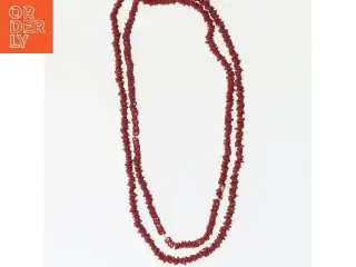 Rød halskæde med perler (str. 90 cm)