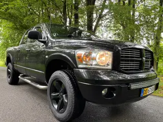 DODGE RAM 5,7 L V8 HEMI (LARAMIE)