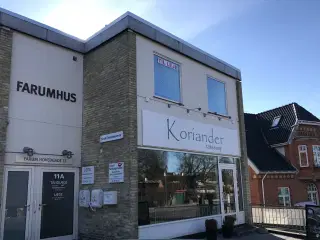 Centralt kontor - Kun 100 meter fra S-tog