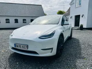 Tesla Model Y  Performance AWD