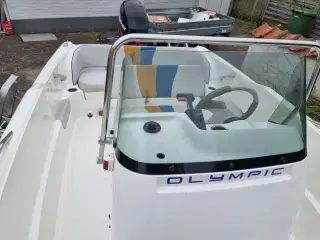 Olympic styrepultbåd m. motor og trailer