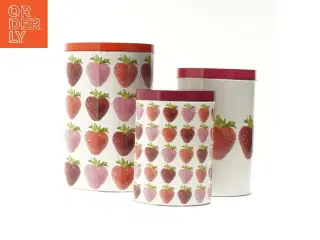 Sæt med tre opbevaringsdåser med jordbærmotiv fra Modern Living (str. 20cm og 17 cm og 14 cm)