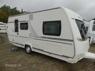 2023 - Fendt Apero 495 SKM   Fendt med tværvendt dobbeltseng og Køjer fra Hinshøj Caravan A/S