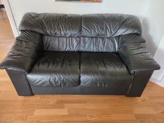 2 plads sofa i blødt sort læder