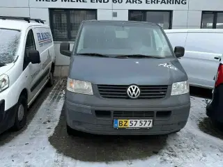 VW Transporter 2,5 TDi 130 Kassevogn kort