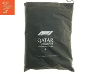 Sæt med pyjamas og tøfler fra Qatar Airways fra Qatar Airways (str. str L cm)