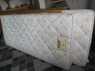 Dunlopillo latexmadrasser, til sommerhuset! 2 stk
