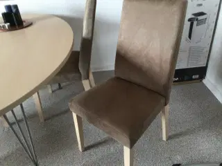 Lille spisebord med 4 stole