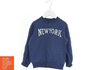 Blå sweatshirt med &#39;New York&#39; fra VRS (str. 104)