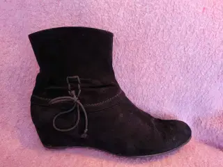 Peter Kaiser støvletter/støvler i sort ruskind