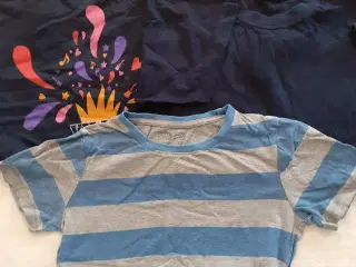 3 t-shirts, str. 128, 1 blå/grå stribet & 2 sorte