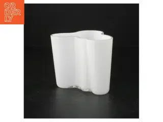 Hvid Aalto glasvase (str. H. 9,5 cm)