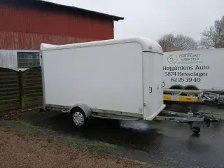 Leje af 1300 Kg Flyttetrailer 11  Kbm med rampe