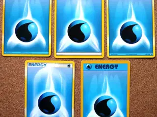 Pokemon : 5 forskellige "water energy" kort (20)