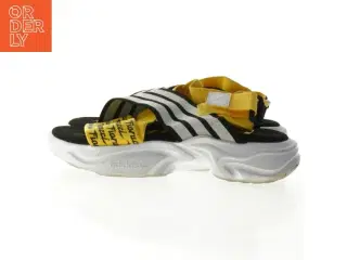 Sandaler fra Adidas (str. 37)