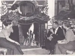 Kong Frederik - Dronning Ingrid - Margrethe - Benedikte - Royale Pressefoto Elfelt 10x15 cm.