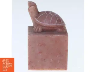 Skildpadde skulptur på base (str. 6x3,5 cm)