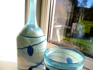Flaske og skål af Bertil Vallien - 'Galaxy Blue'