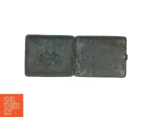 Antik metal dåse med motiv (str. 10x8 cm)