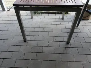 Teaktræs havebord med stålben