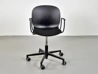 Rbm noor 6070s kontorstol med sort skal og armlæn