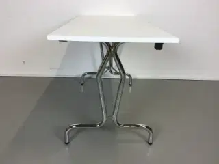 Kantinebord med ny hvid plade. klapbord. 140x60 cm