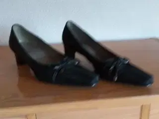 Gabor sorte sko med hæl