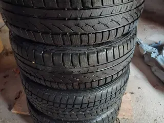 Vinterdæk på fælge.