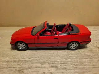 Modelbil. BMW 325i Convertible (1993) Skala 1/18