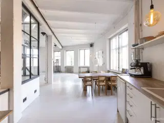 Kontorplads i kreativt miljø