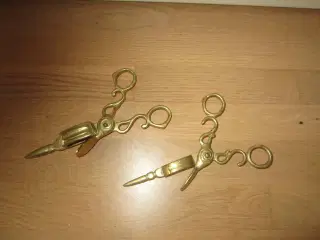 2 ældre lysslukkere af messing pr stk