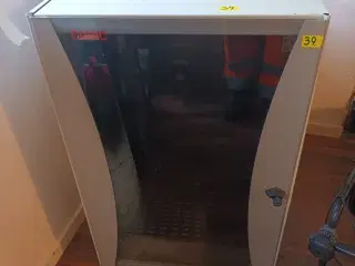 Rackskab med indbygget blæser og diverse hylder CUBIC