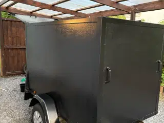 LUKKET TRAILER