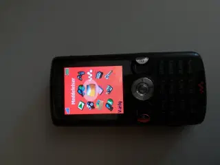 Sony Ericsson W810i walkman/mobiltelefon -velholdt